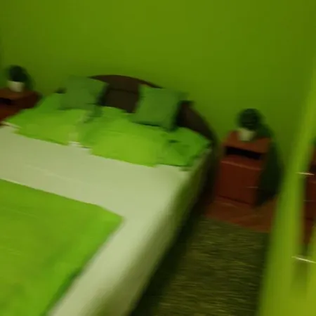 Izisz Apartment *
